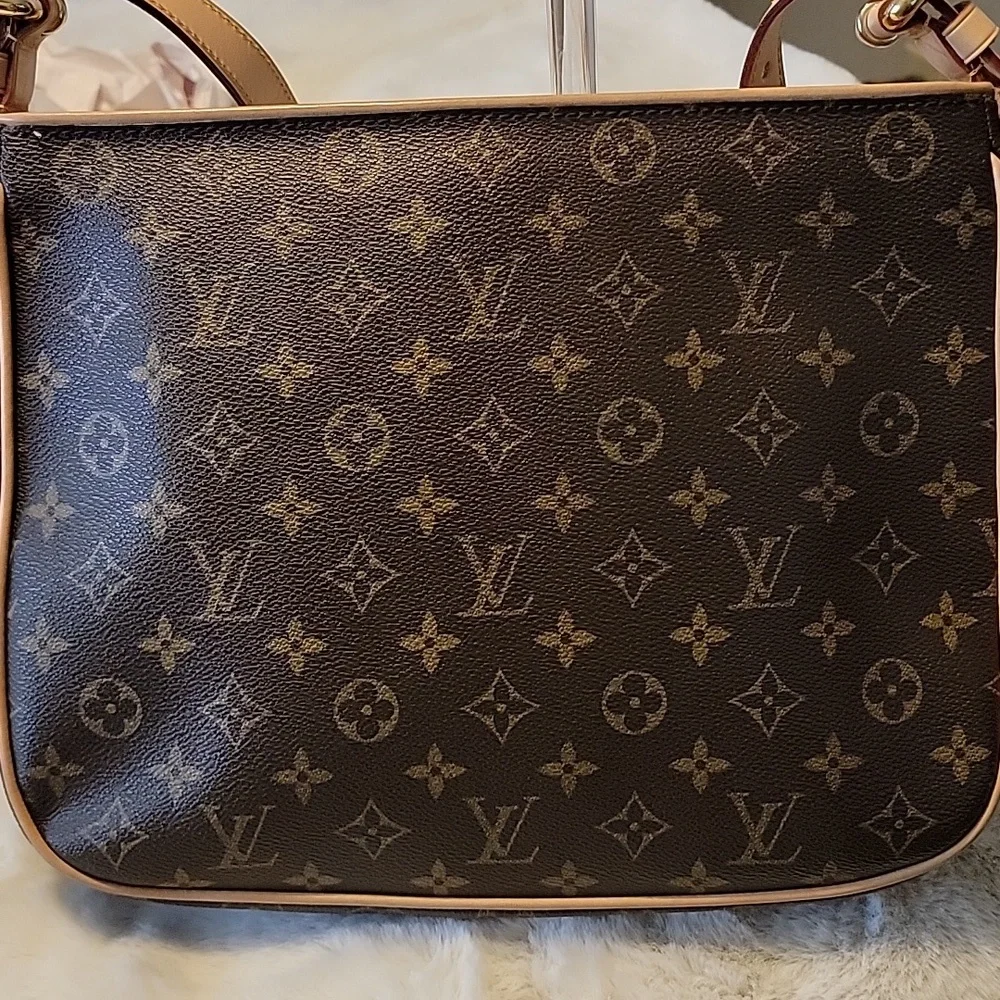 Louis Vuitton Hudson Crossbody Bag - Picture 4 of 16